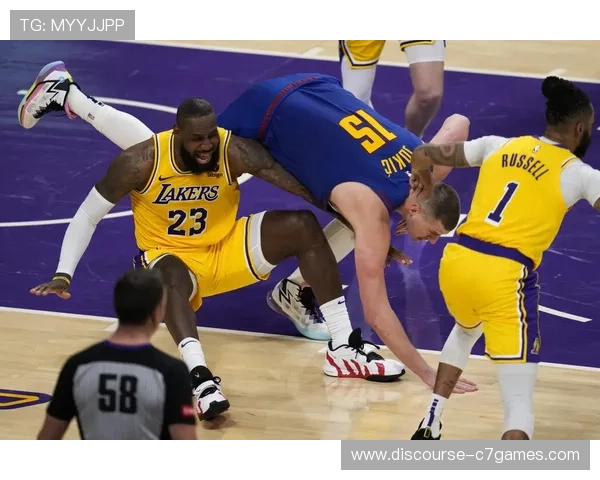 NBA季后赛激战正酣 詹姆斯领衔湖人争冠勇士火力全开